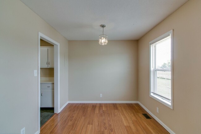 Building Photo - 1002 Poppy Seed Dr