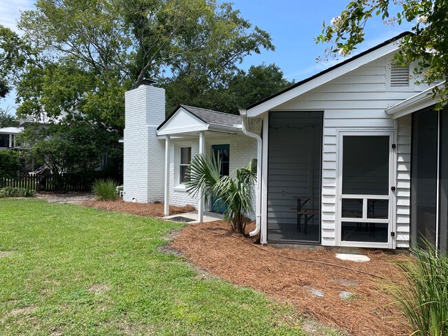 Building Photo - Old Village Cottage - 1.5 Blocks to Pitt S...