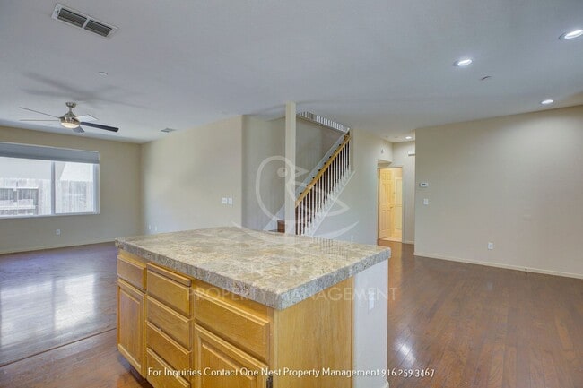 Building Photo - Lincoln Crossing; 4 bedroom in Gated commu...