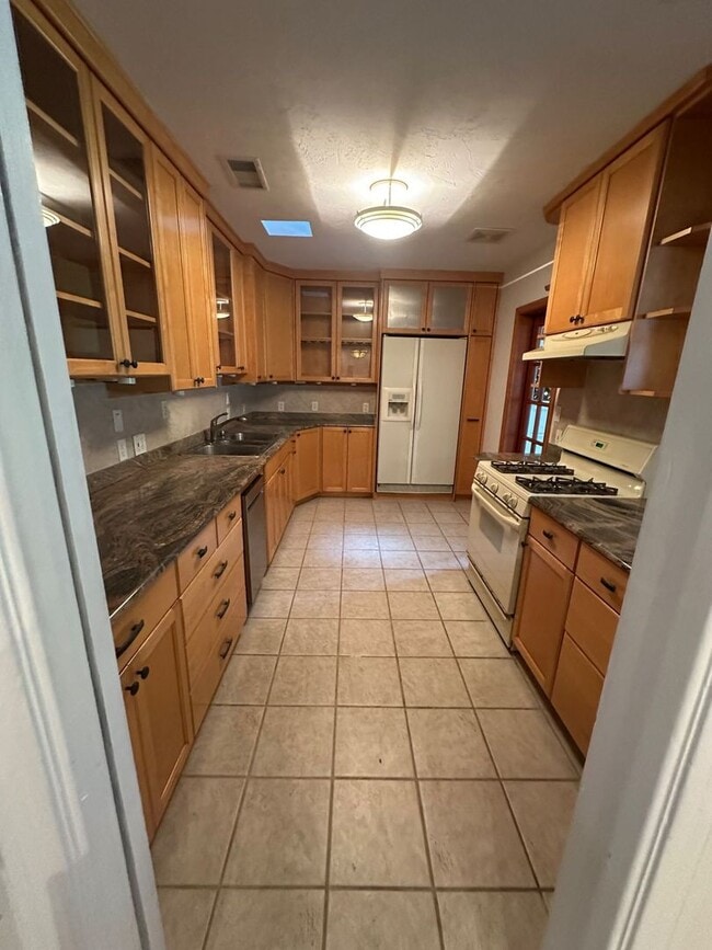 Building Photo - Charming 3 Bedroom w/ study that can be 4th bedroom, 3 Bath Home in Florida Park – Hardwood Floor...