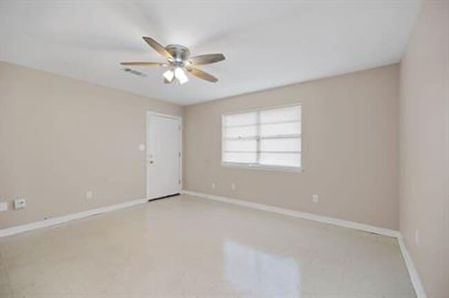 Building Photo - Picture Perfect Family