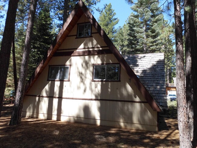 Building Photo - Nice house in South Lake Tahoe available now!