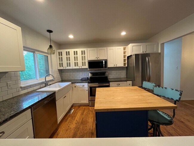 Building Photo - Adorable Home in West Fort Collins