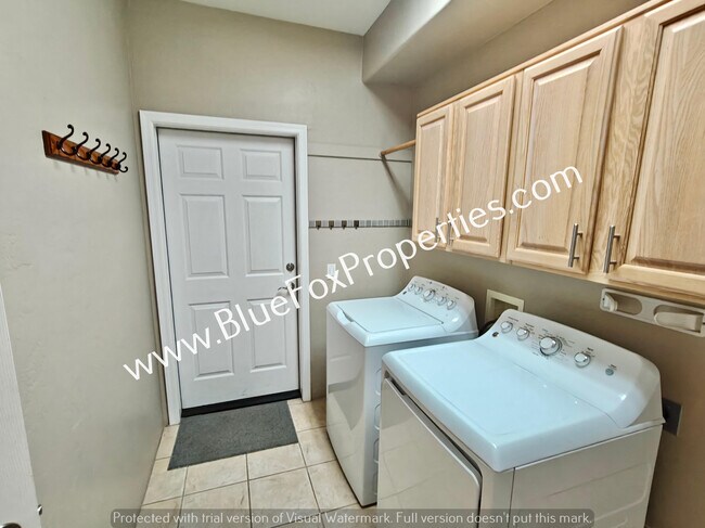 Building Photo - 12628 N Running Coyote Dr