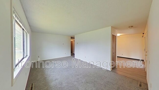 Building Photo - 411 N 16th Ave