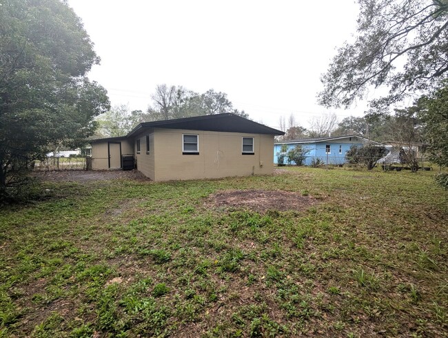 Building Photo - AVAILABLE NOW!!! Need some space and extra...