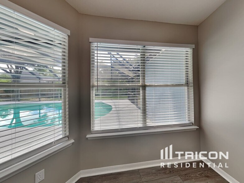 Building Photo - 1624 River Breeze Dr