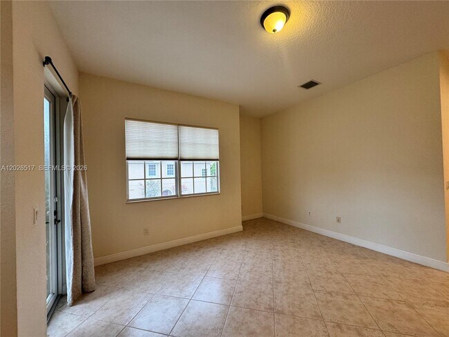 Building Photo - 5819 Hampton Hills Blvd