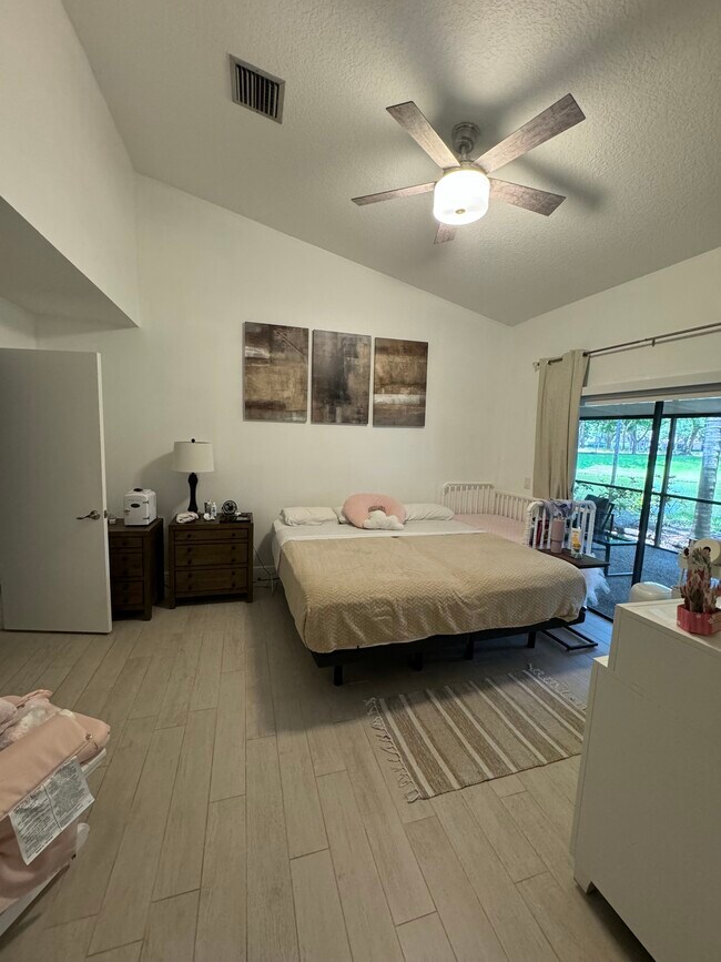 Building Photo - 9364 Chelsea Dr S