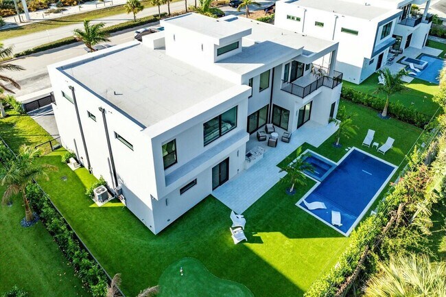 Building Photo - 13460 U.S. Rte 1