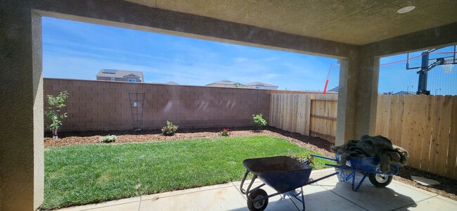 Building Photo - Brand New 4 Bedroom 3 Bathroom Home in Elk...
