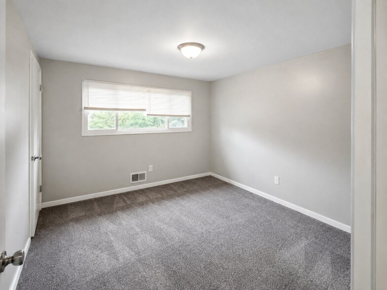 Building Photo - 6210 Ambleside Dr