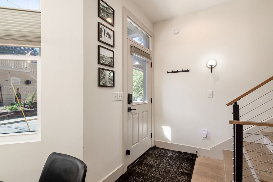 Building Photo - 1196 Hamlet St