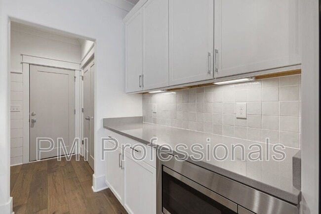 Building Photo - 231 S Bilbro Ave