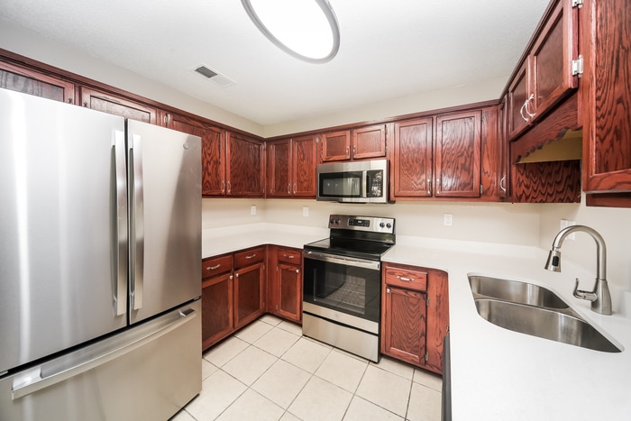 Building Photo - 4188 Ravenwood Dr N