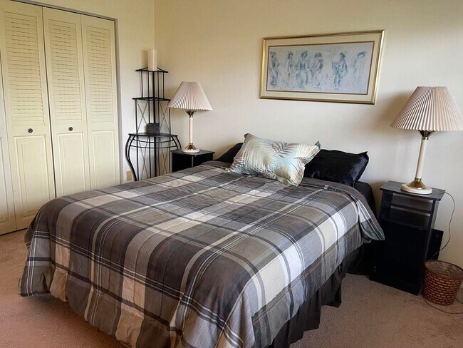 Building Photo - 198 Dorset E