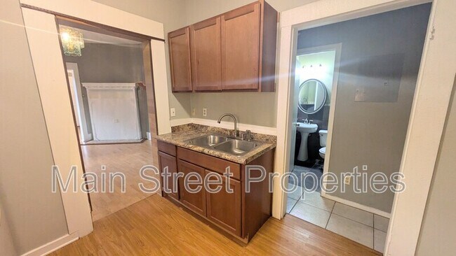 Building Photo - 1014 W Gregory St