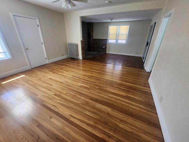 Building Photo - Spacious Single Family Home on Hyde Park A...