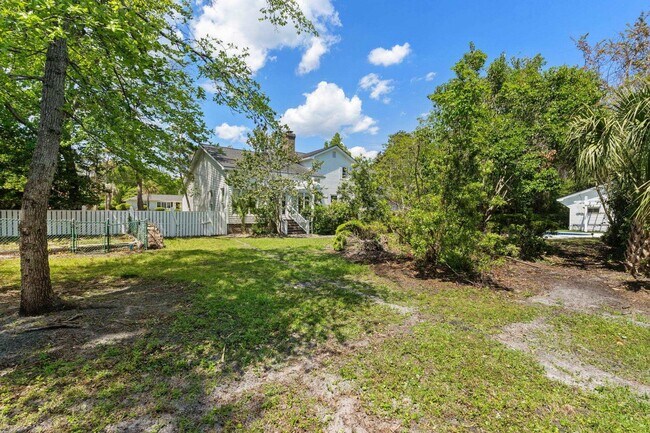 Building Photo - 5704 Woodside Ave