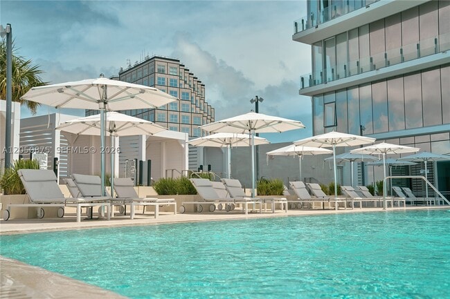 Building Photo - 300 Biscayne Blvd