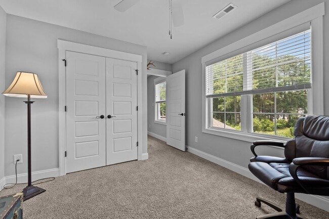 Building Photo - 130 Amelia Dr