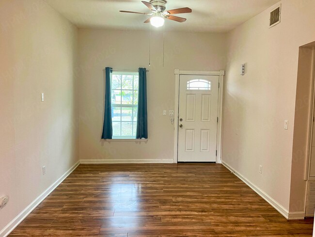 Building Photo - Move-In Special. 1 Month Free Rent with a 12-month lease