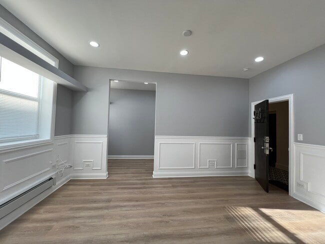 Building Photo - 4427 N Seeley Ave