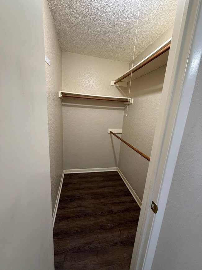 Building Photo - 3/2 with backyard (llarda)