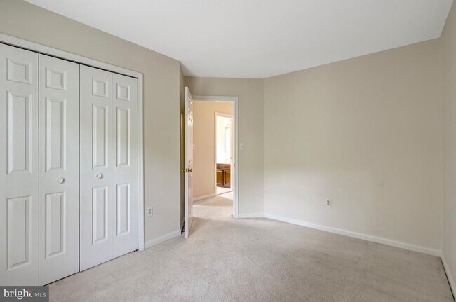 Building Photo - 5964 Norham Dr