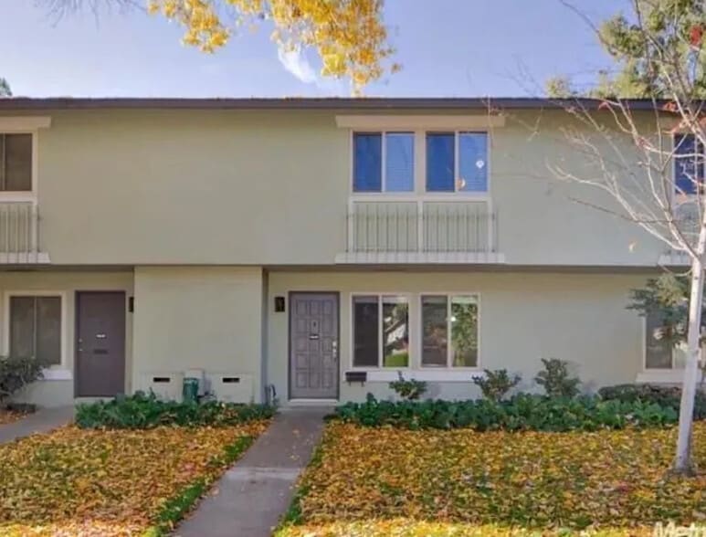 Front - 8868 La Riviera Dr