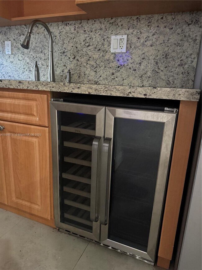 Building Photo - 5839 SW 74th Terrace