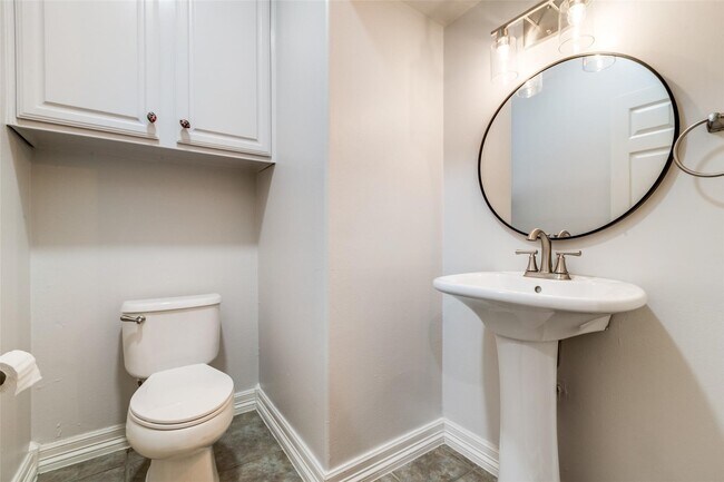 Building Photo - 1318 Peden St