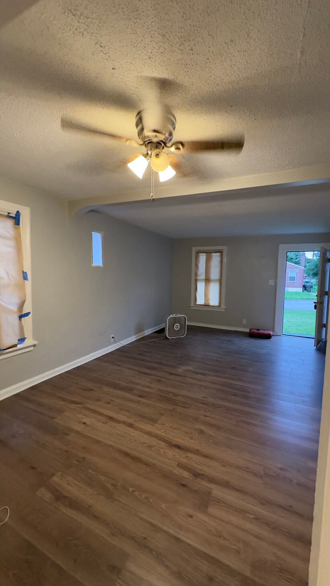 Large Family room and dining area - 835 Elias Ave