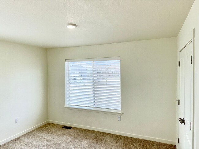 Building Photo - Beautiful 2 Year Old Home In Monument, wit...