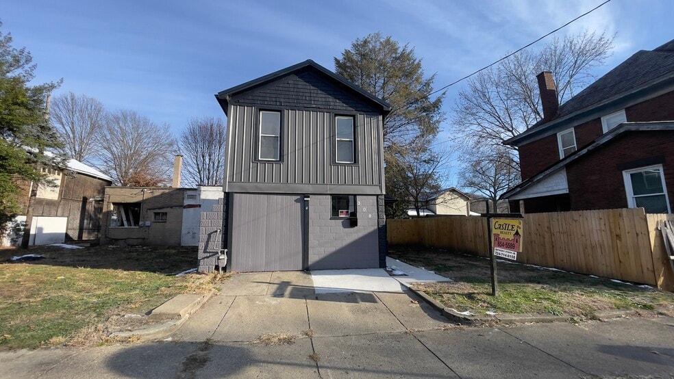 Building Photo - 308 9th St