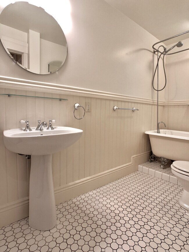 Bathroom - 1528 Fulton Street