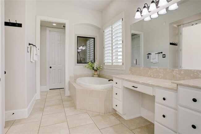 Building Photo - 10727 Stone Isle Ct