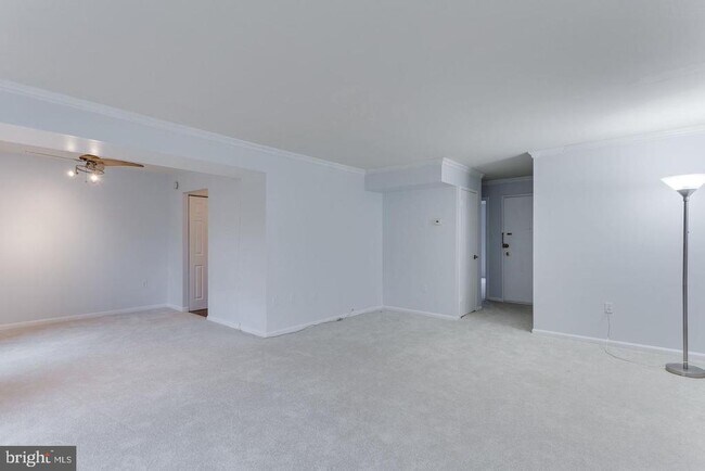 Building Photo - 26 Canterbury Square