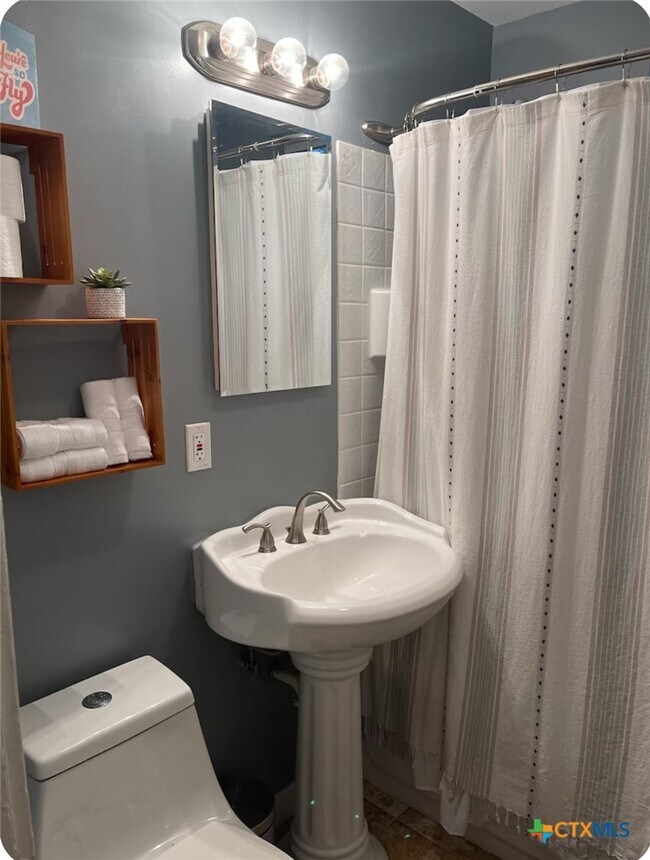 Building Photo - 284 Perryman St