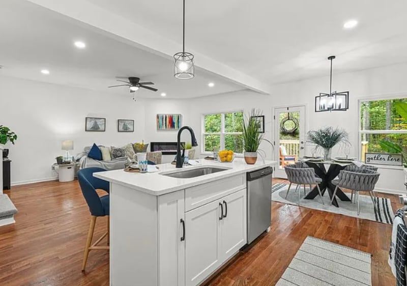 Building Photo - 3925 Pineshore Cir