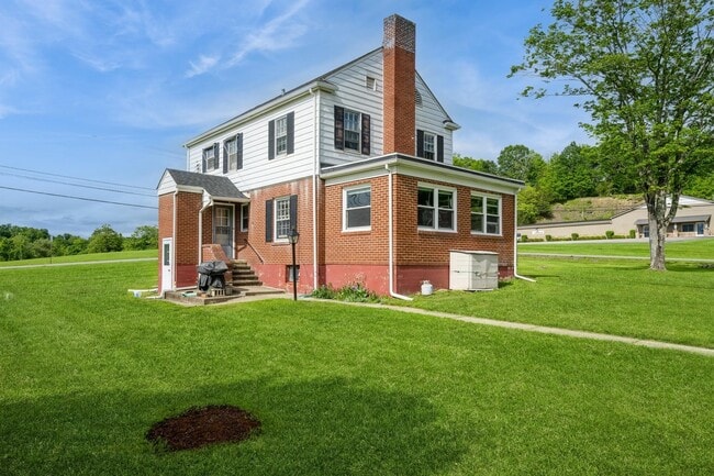 Building Photo - 1711 NY-17A