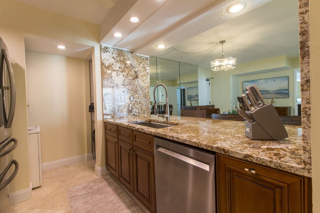 Building Photo - Ocean Front 2/2 at Clearwater Beach!