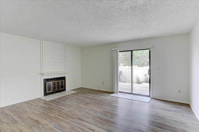 Building Photo - 2033 Gyros Cir