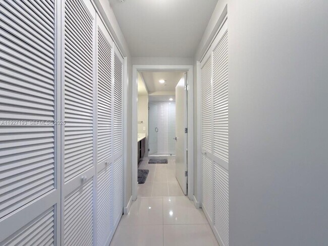 Building Photo - 7751 NW 107th Ave