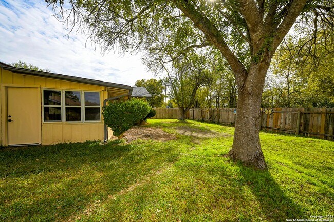 Building Photo - SPACIOUS 4-BEDROOM IN VALLEY FORGE