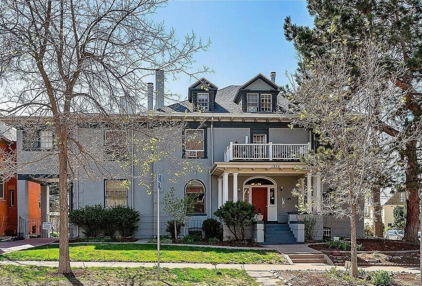 Georgian Exterior - 1373 N Franklin St