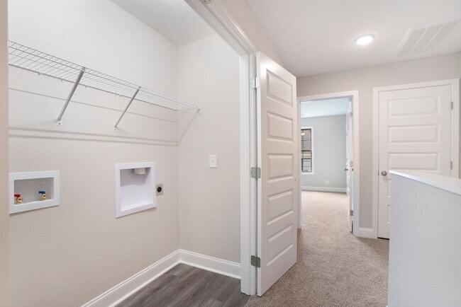 Building Photo - Excell Pointe 2 Bedroom Townhomes