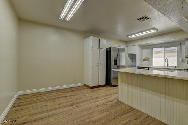 Building Photo - 3959 Avila St