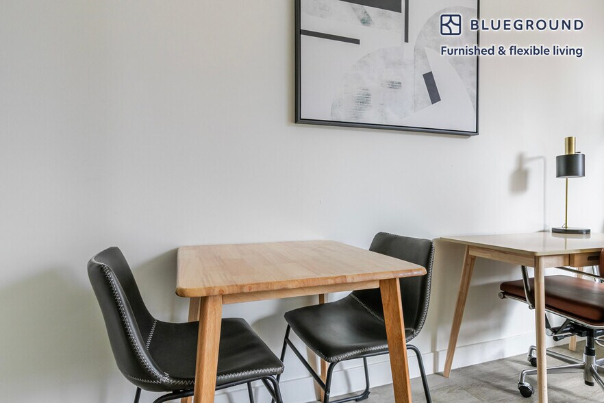 Building Photo - 21 E Chestnut St