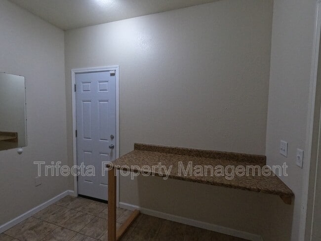 Building Photo - 2215 Harvest St